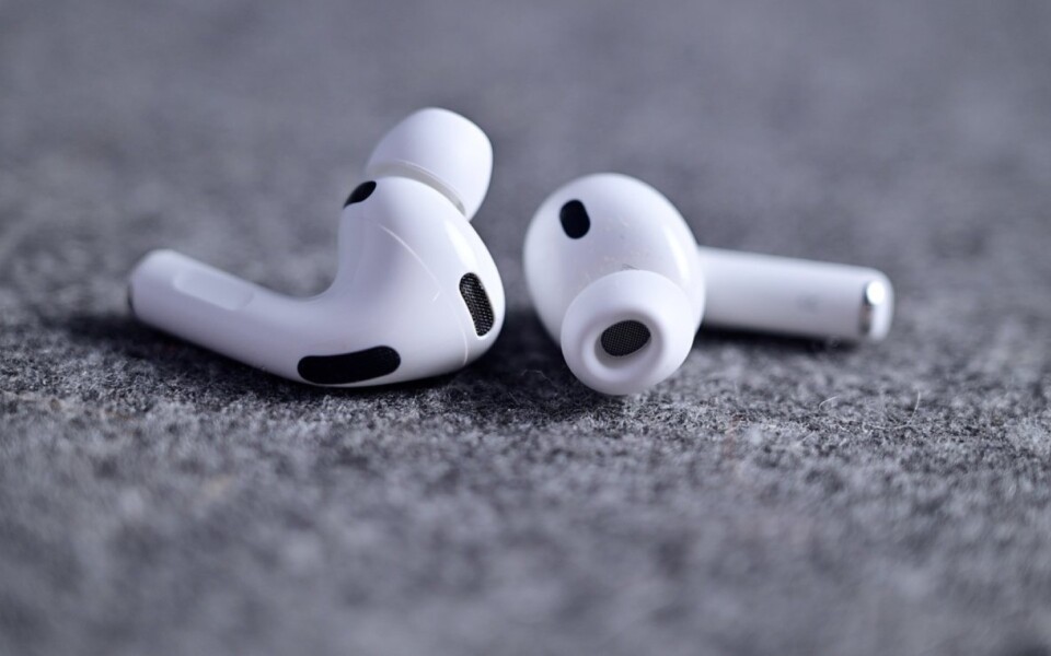 AirPods Pro 4: Infrared Cameras and Gesture Control Tipped