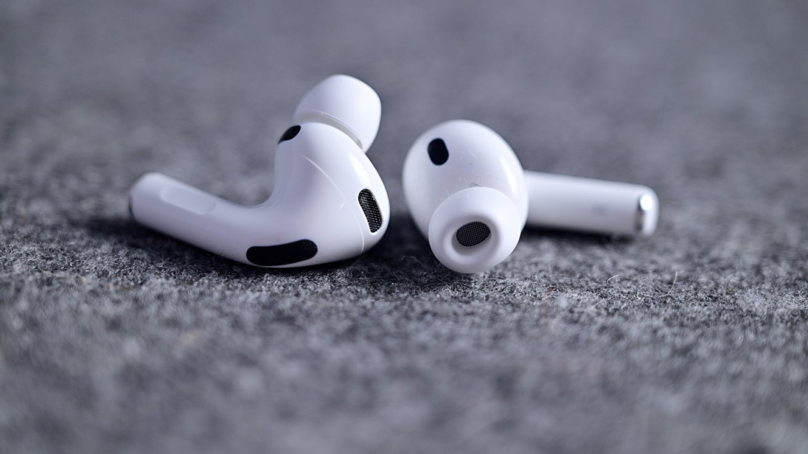 AirPods Pro 4: Infrared Cameras and Gesture Control Tipped