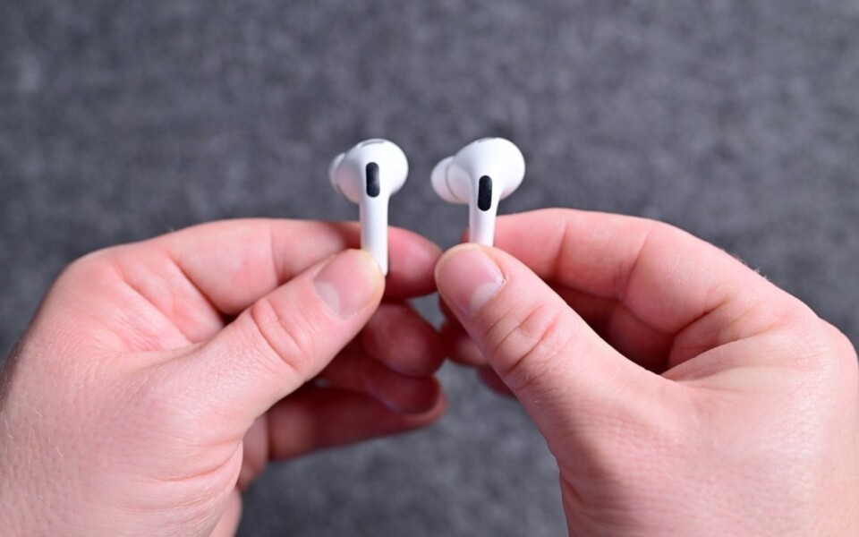 AirPods with Cameras Delayed to 2027, Apple Rumour Claims
