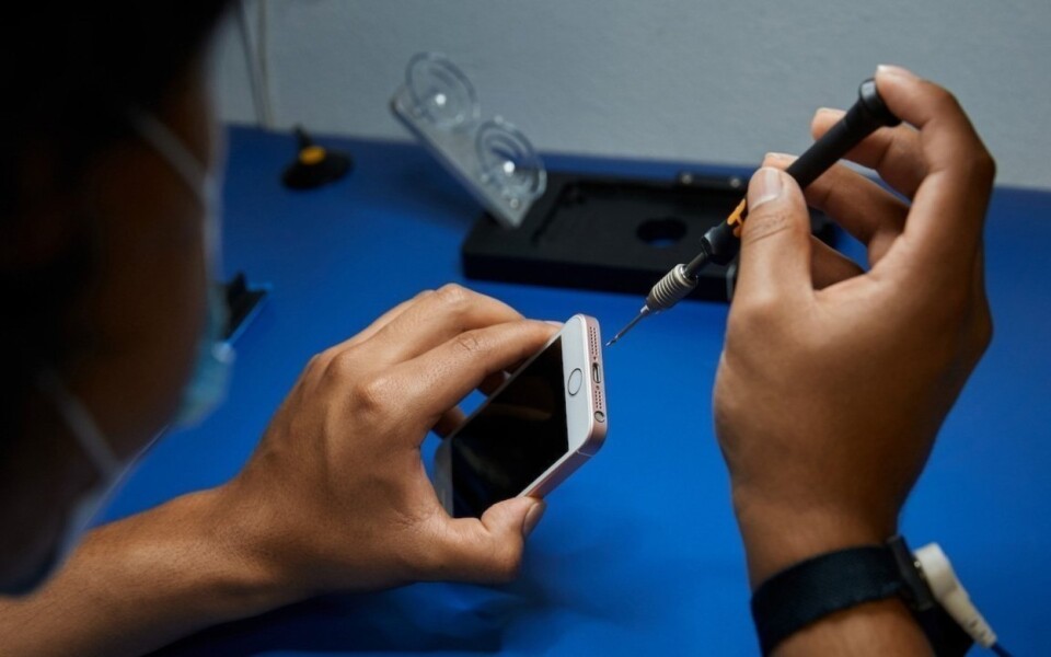 Apple Faces Revived Lawsuit Over iPhone Repair Policies