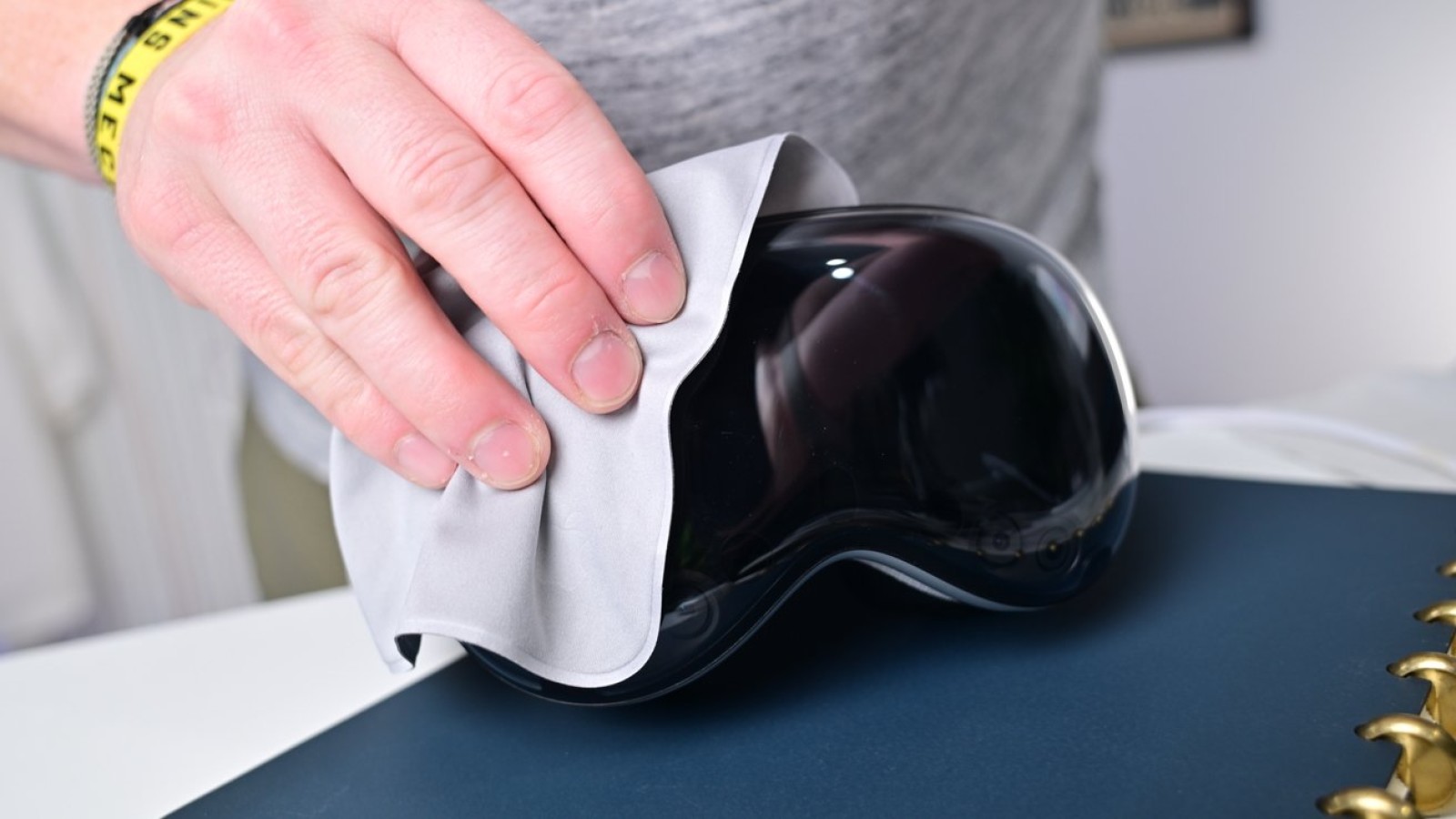 Apple Polishing Cloth: New, Cheaper Version Tested