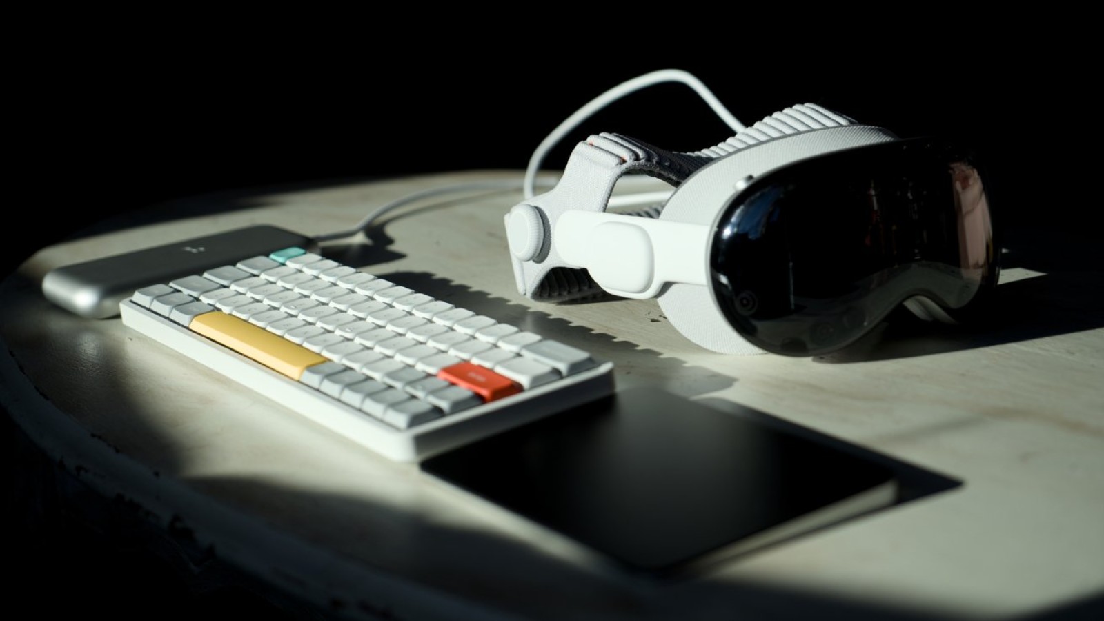 Apple Vision Pro: VR Team Layoffs Signal Slowdown