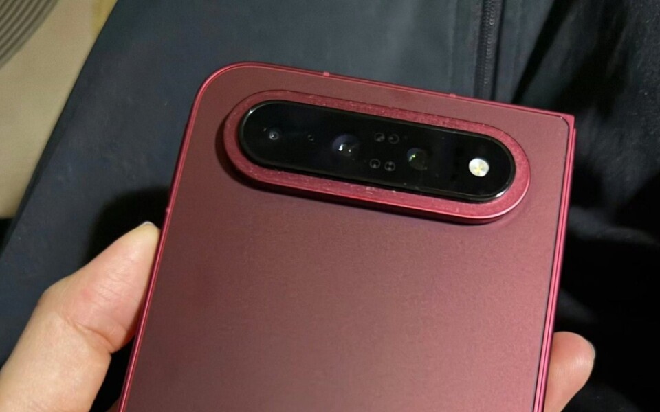 Foldable iPhone Ultra Reshapes the Smartphone Market