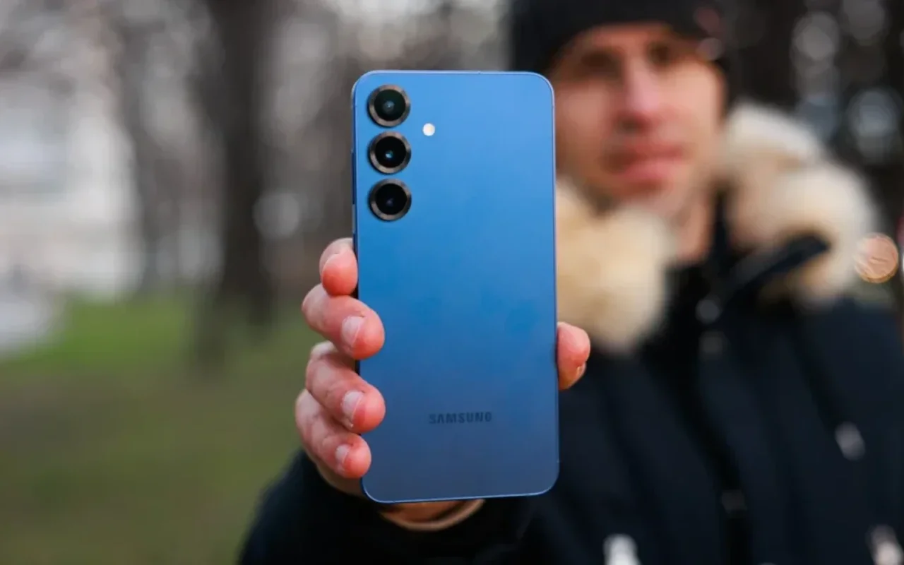 Galaxy S25+ Drops by £235 in Latest Amazon Deal