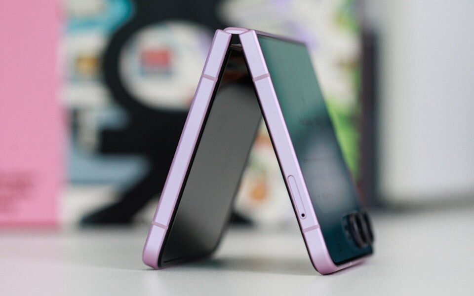 Samsung Galaxy Z Flip 8 Review: Thinner, Lighter Design