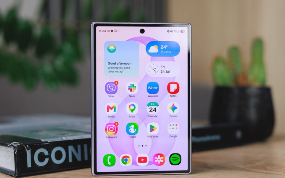 Galaxy Z Fold 8 Outpaces Foldable iPhone in Reader Poll