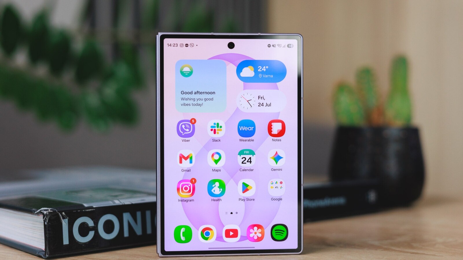 Galaxy Z Fold 8 Outpaces Foldable iPhone in Reader Poll