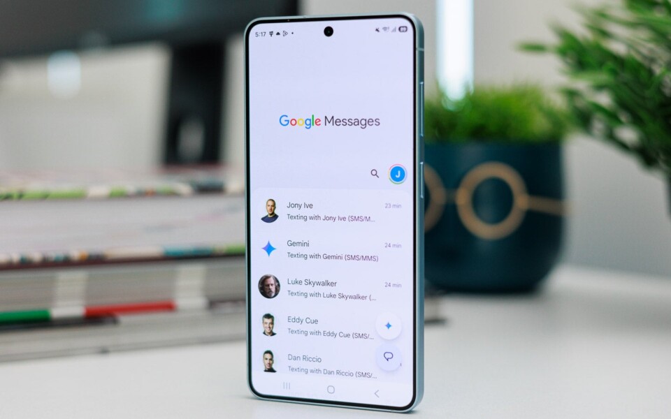 Google Messages Adds Custom Chat Themes and Backgrounds