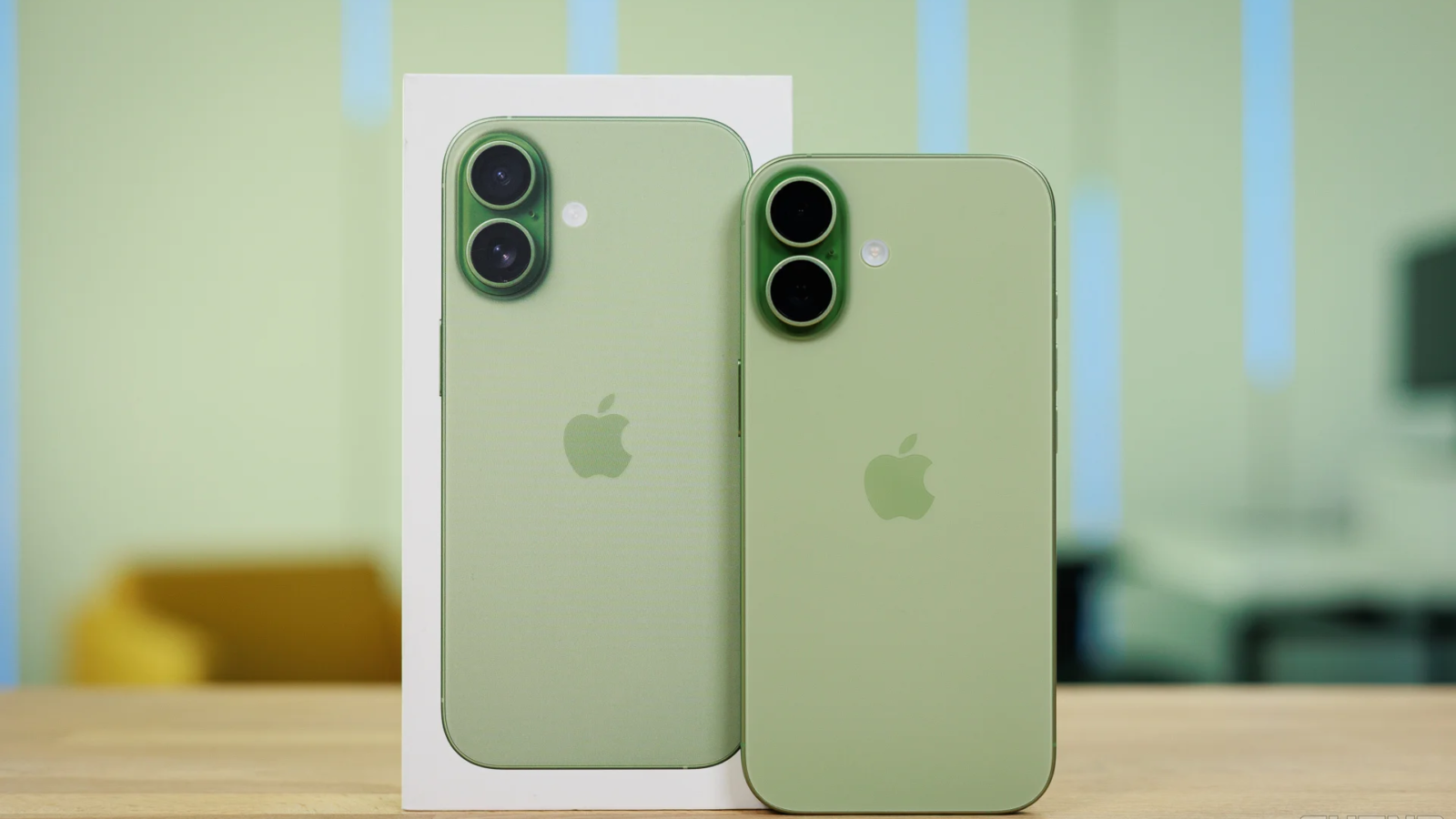 iPhone 17 Tops Global Sales as Market Shrinks in 2026