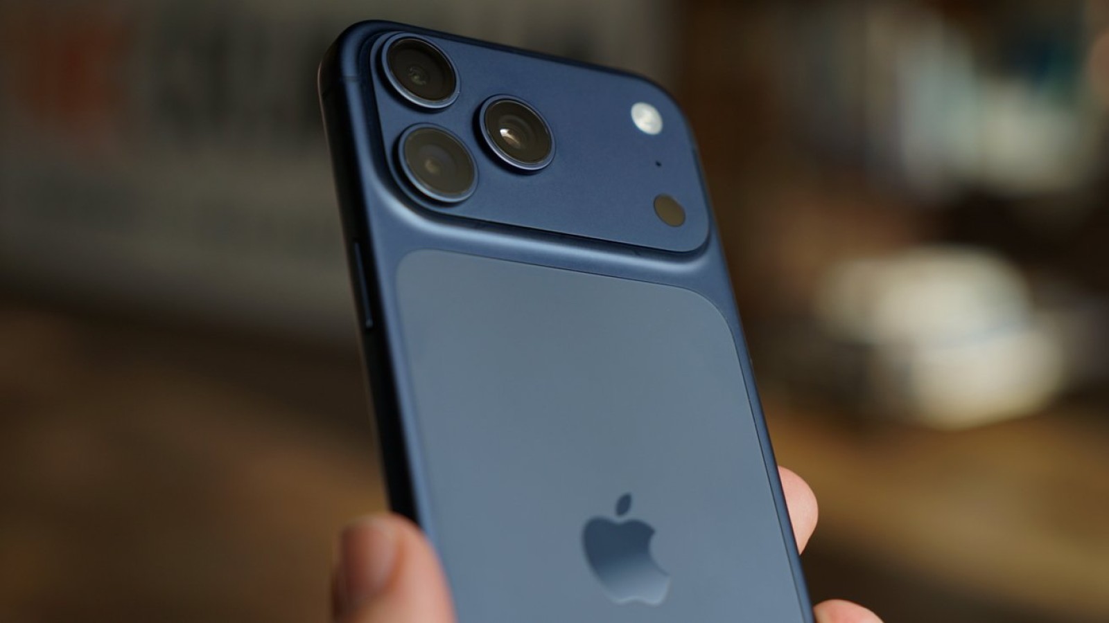 iPhone Live Photos: Shoot the 27 August Lunar Eclipse - lunar eclipse iPhone