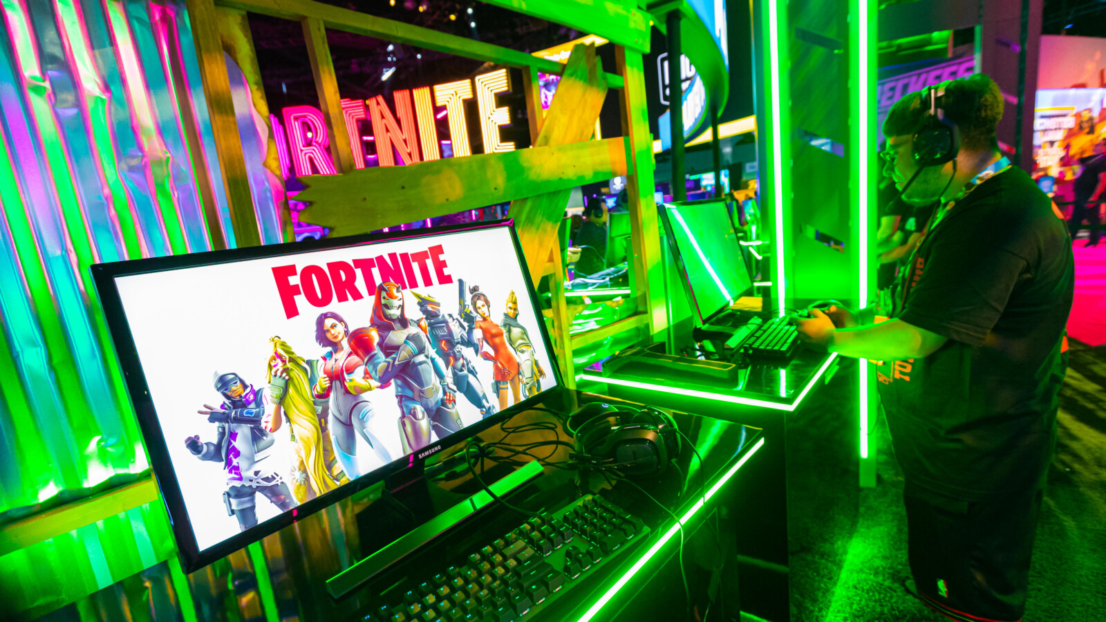 Millennium Falcon Ride Unlocks Exclusive Fortnite Rewards - Millennium Falcon Fortnite rewards