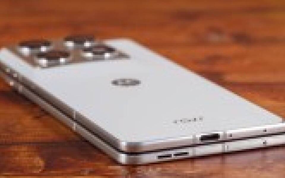 Motorola Razr Fold Heads to Verizon After mmWave Nod
