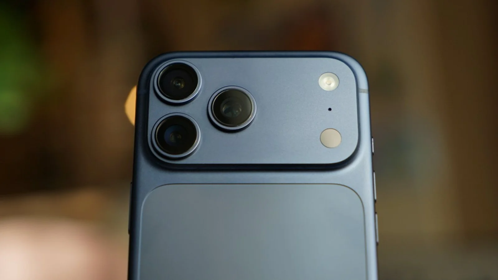 iPhone Leads Premium Smartphone Market in 2026