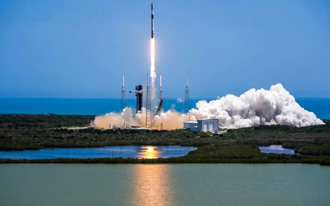 SpaceX Plans Tower-Free Mobile Network to Rival US Carriers