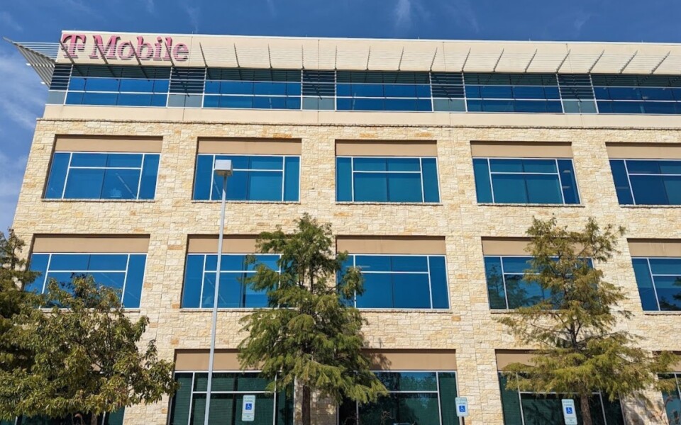 T-Mobile Loses Ground to AT&T, Verizon and SpaceX