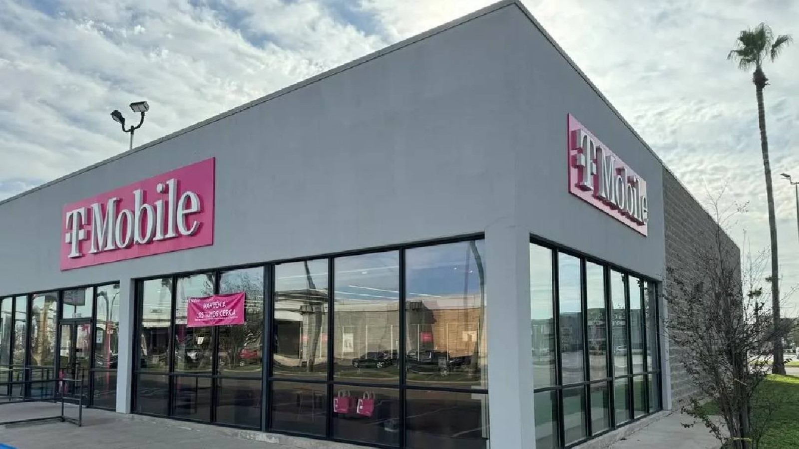 T-Mobile Rolls Out T-Life Store Check-In System - T-Mobile T-Life