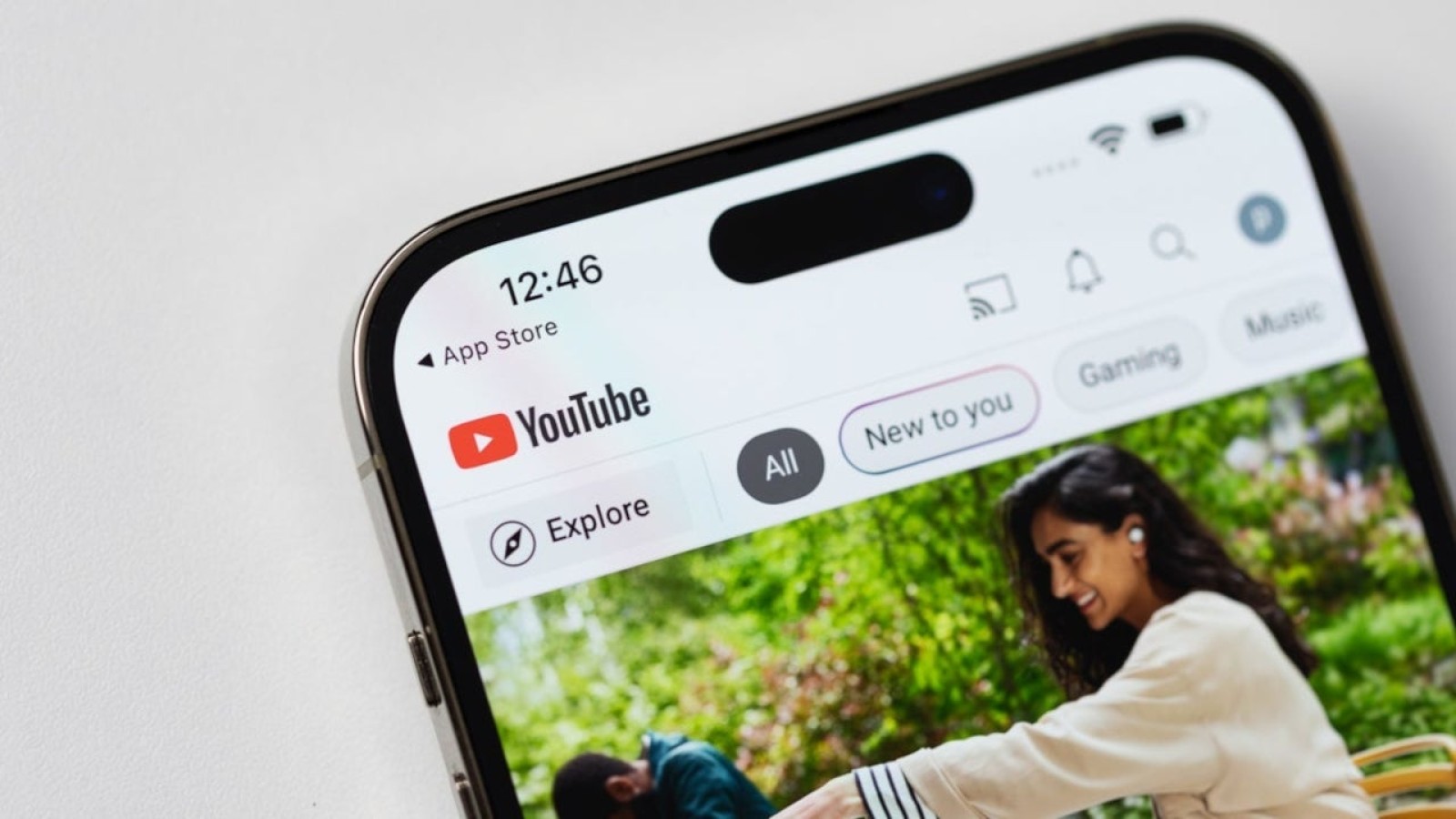 YouTube Bug on iPad Hides Video Titles and Comments - YouTube bug iPad