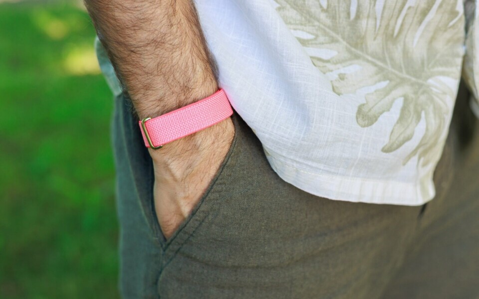 Apple Prototypes Screenless Whoop-style Band for iPhone