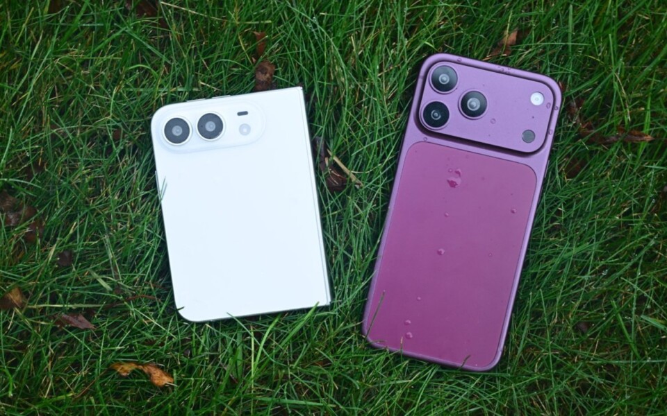 Folding iPhone Design Revealed in Case Maker Dummy Units