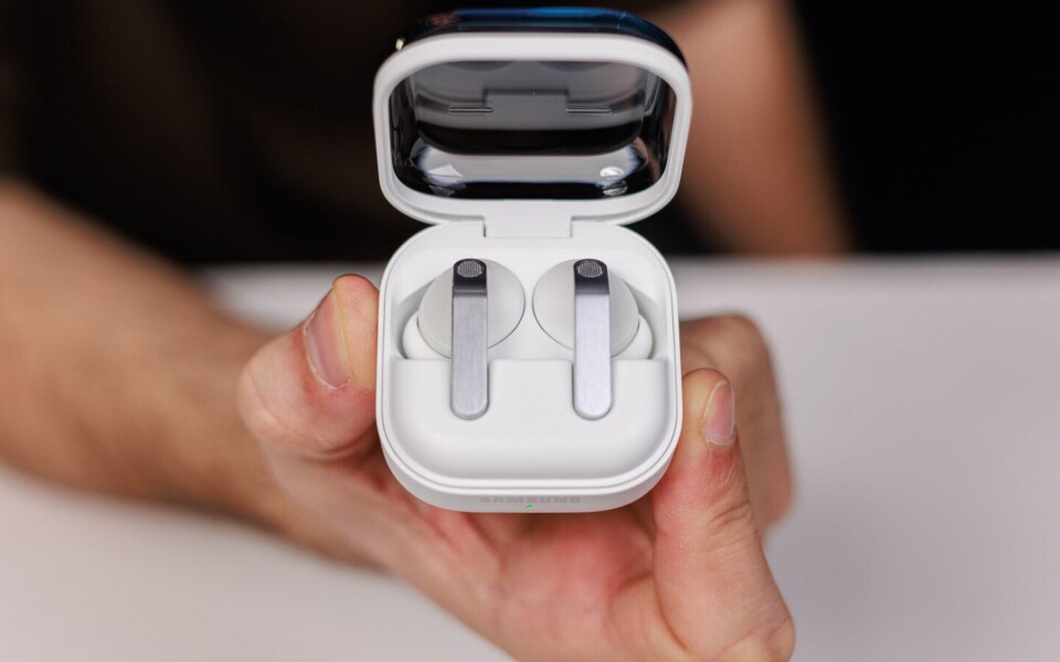 Galaxy Buds On: Leaked Images Reveal Open-Ear Design