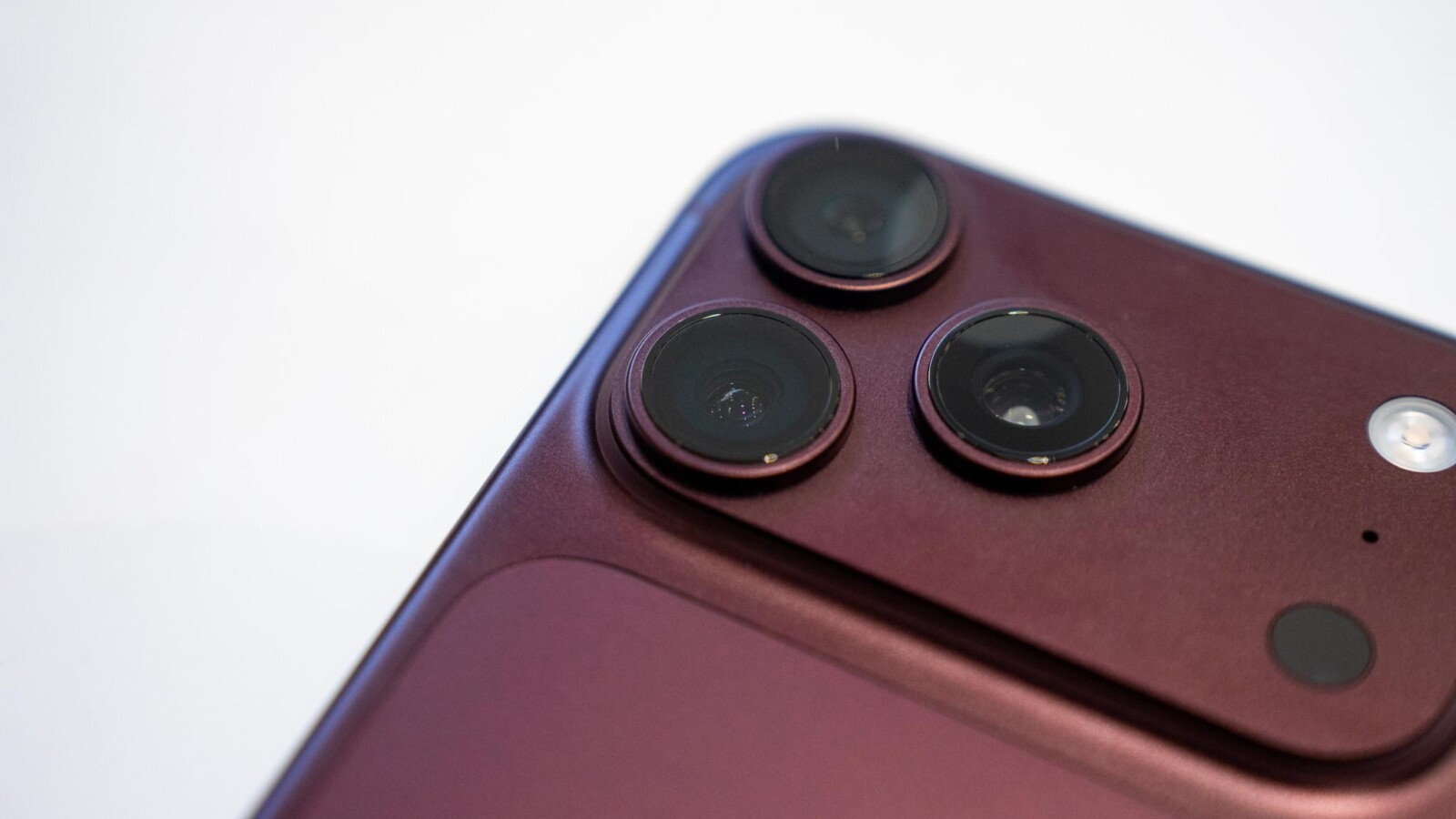 iPhone 18 Pro Adds Reference Image Mode to Verify Photos - iPhone 18 Pro Reference