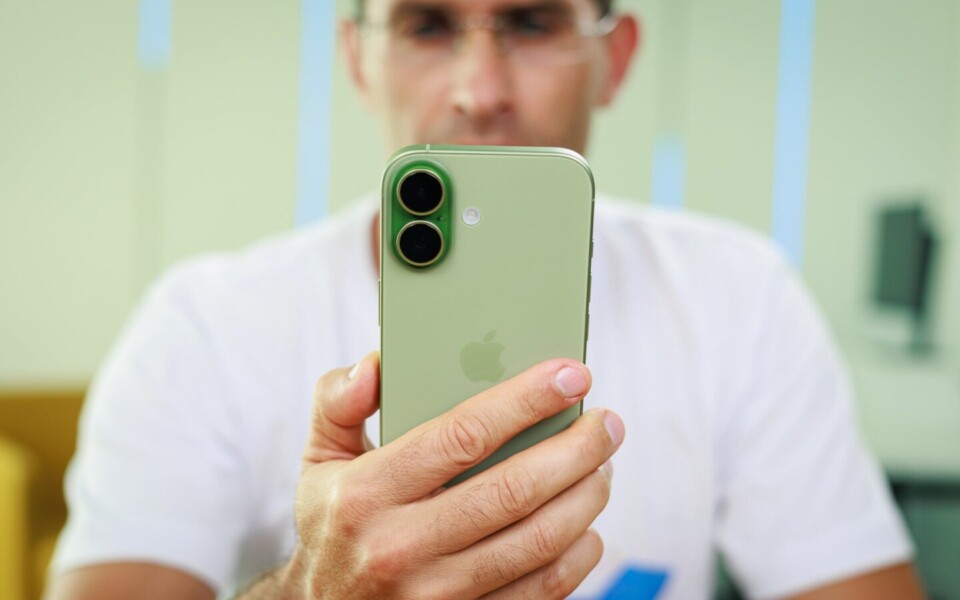 iPhone 18 May Merge With iPhone Air 2 in Major Redesign