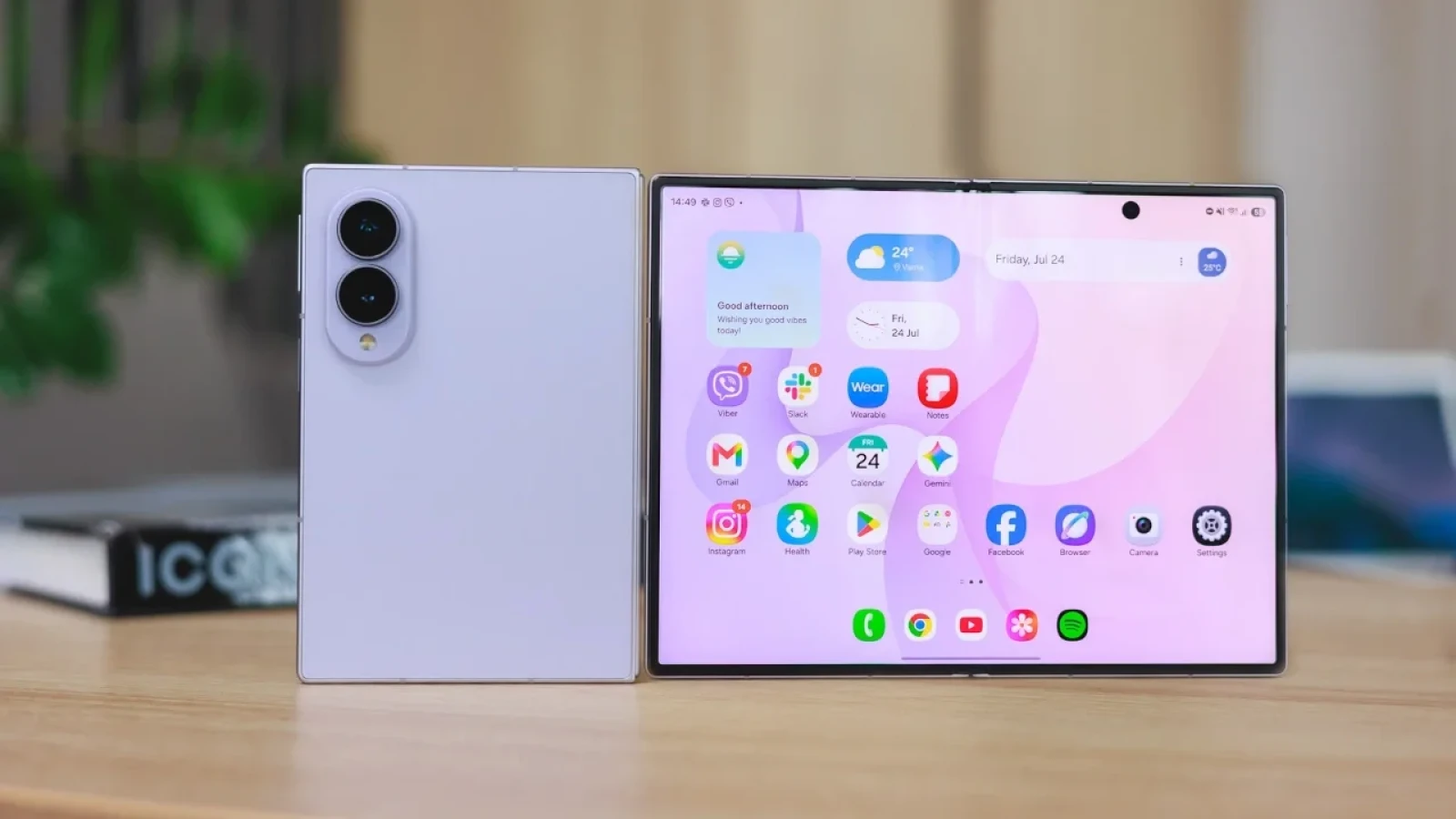 iPhone Duo Animation Recreated on Galaxy Z Fold 8