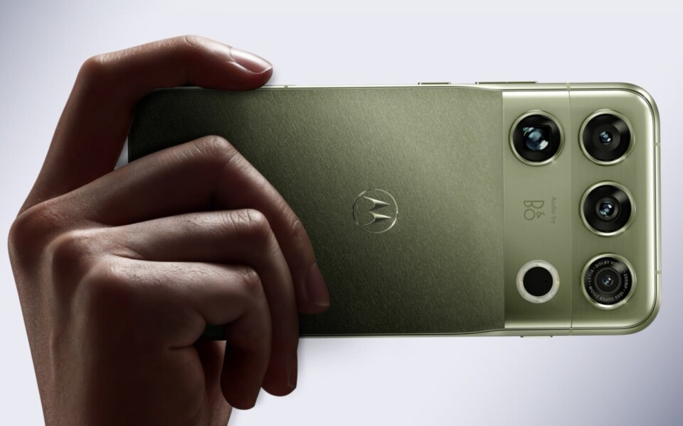 Motorola Signature 27 Debuts Snapdragon 8 Elite Extreme Gen 6