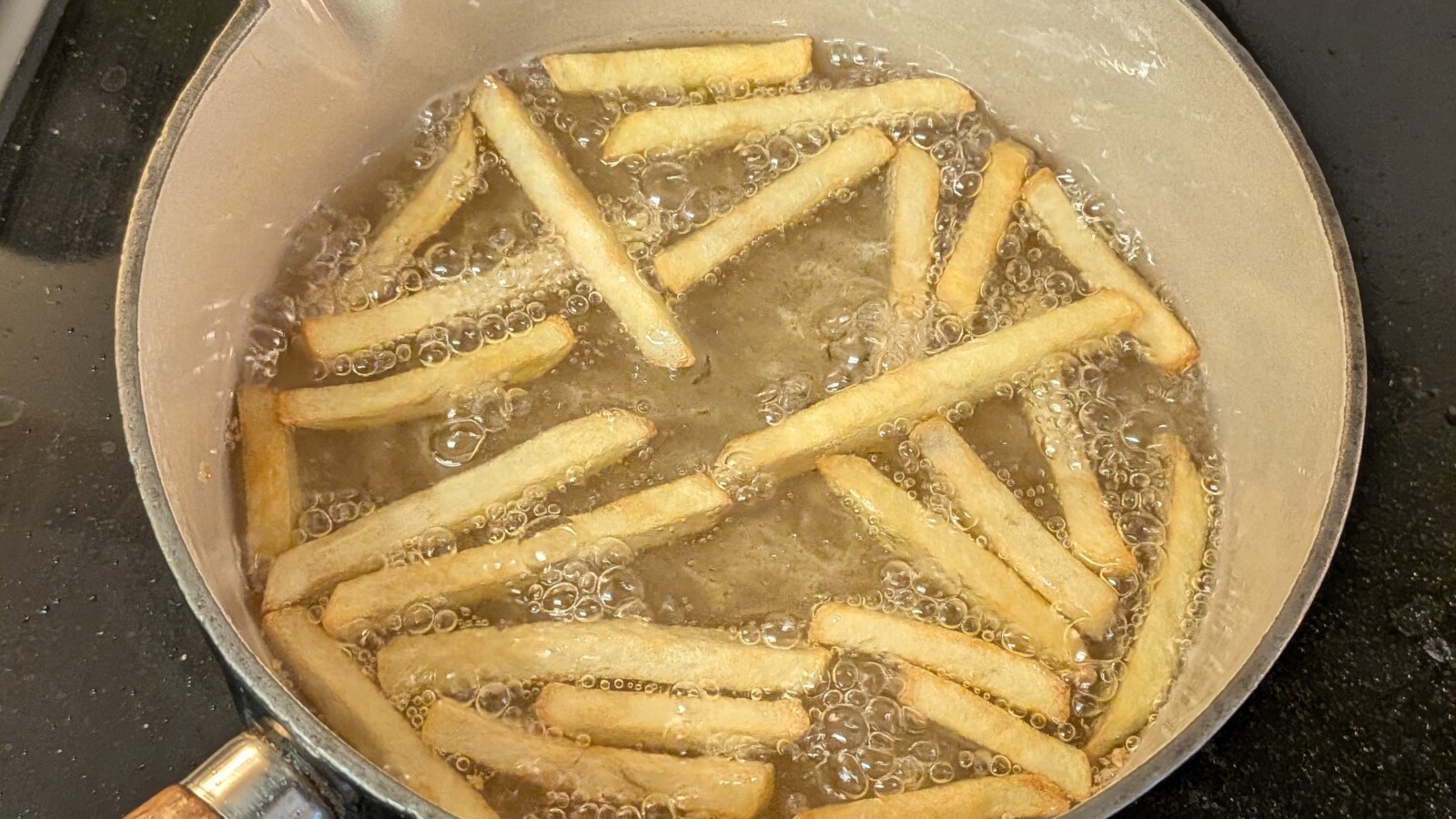 How to Reuse Frying Oil: A Simple Kitchen Guide - reusing frying oil