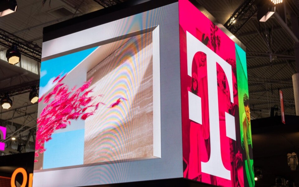 T-Mobile Shares Slide Near 52-Week Low as Concerns Grow