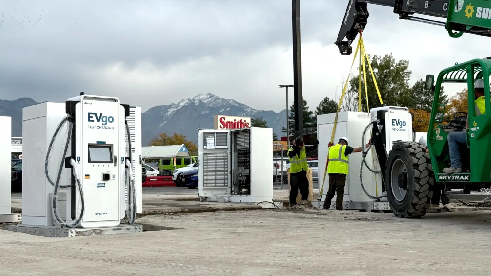 EVgo Unveils 750kW EV Charger for 10-Minute Recharge - EVgo 750kW EV charging