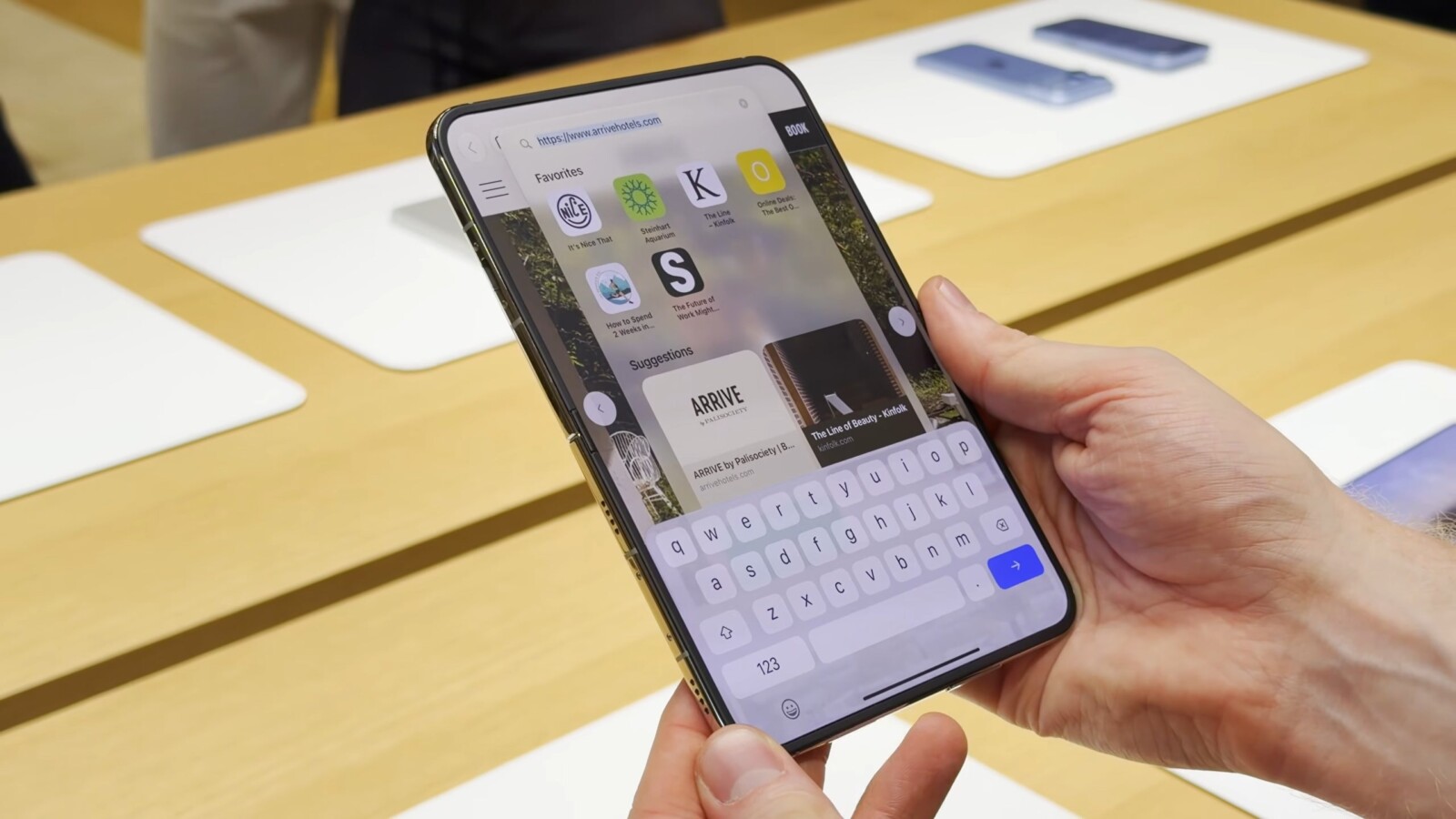 iPhone Duo: Matte Inner Display Breaks Apple's Consistency